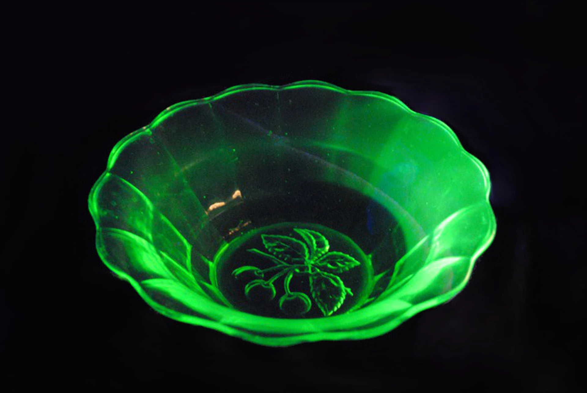 Uranium glass fluorescence